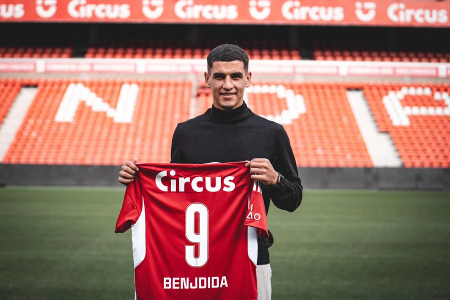 اللاعب سفيان بنجديدة ينضم إلى نادي مولنبيك البلجيكي حتى نهاية الموسم