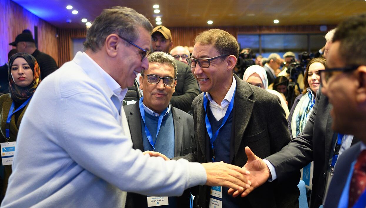 أخنوش يفتح الباب أمام صفقات جديدة لتحلية المياه بـ 1,8 مليارات دولار.. وشبح أرقام البطالة يطارده إلى المجلس الوطني لحزبه