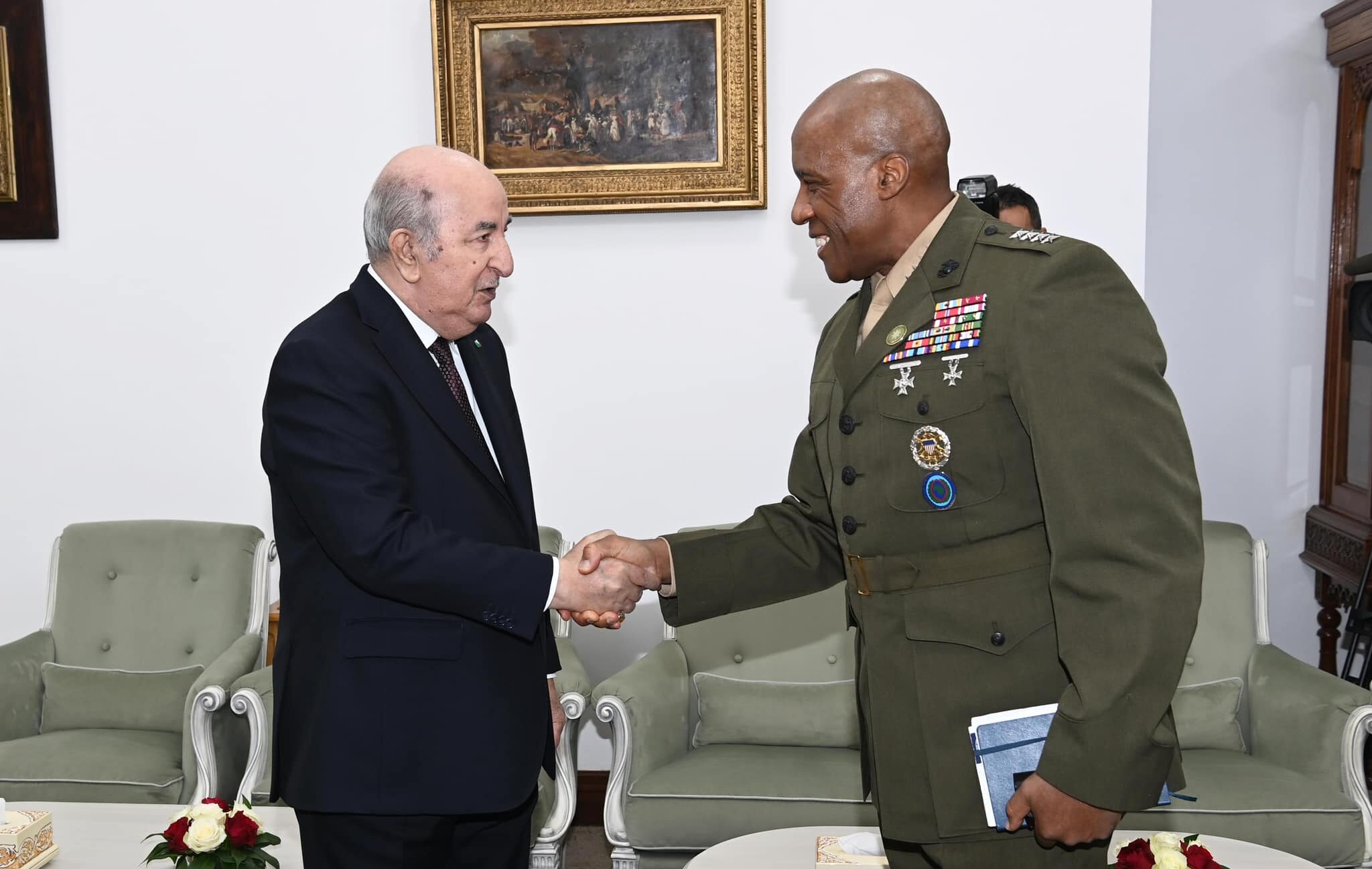  الجزائر تستبق احتمالية صدور مواقف مضادة لها من إدارة ترامب بتوقيع اتفاقيتين عسكرية واستثمارية مع الولايات المتحدة 