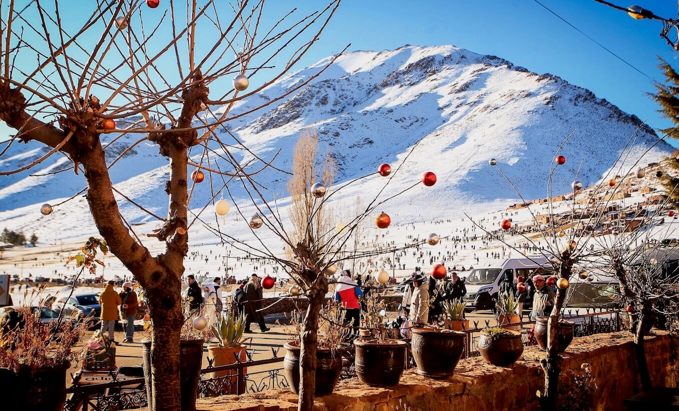  محطة أوكايمدن بجبال الأطلس الكبير تستعيد هواة الرياضات الشتوية بعد التساقطات الثلجية 