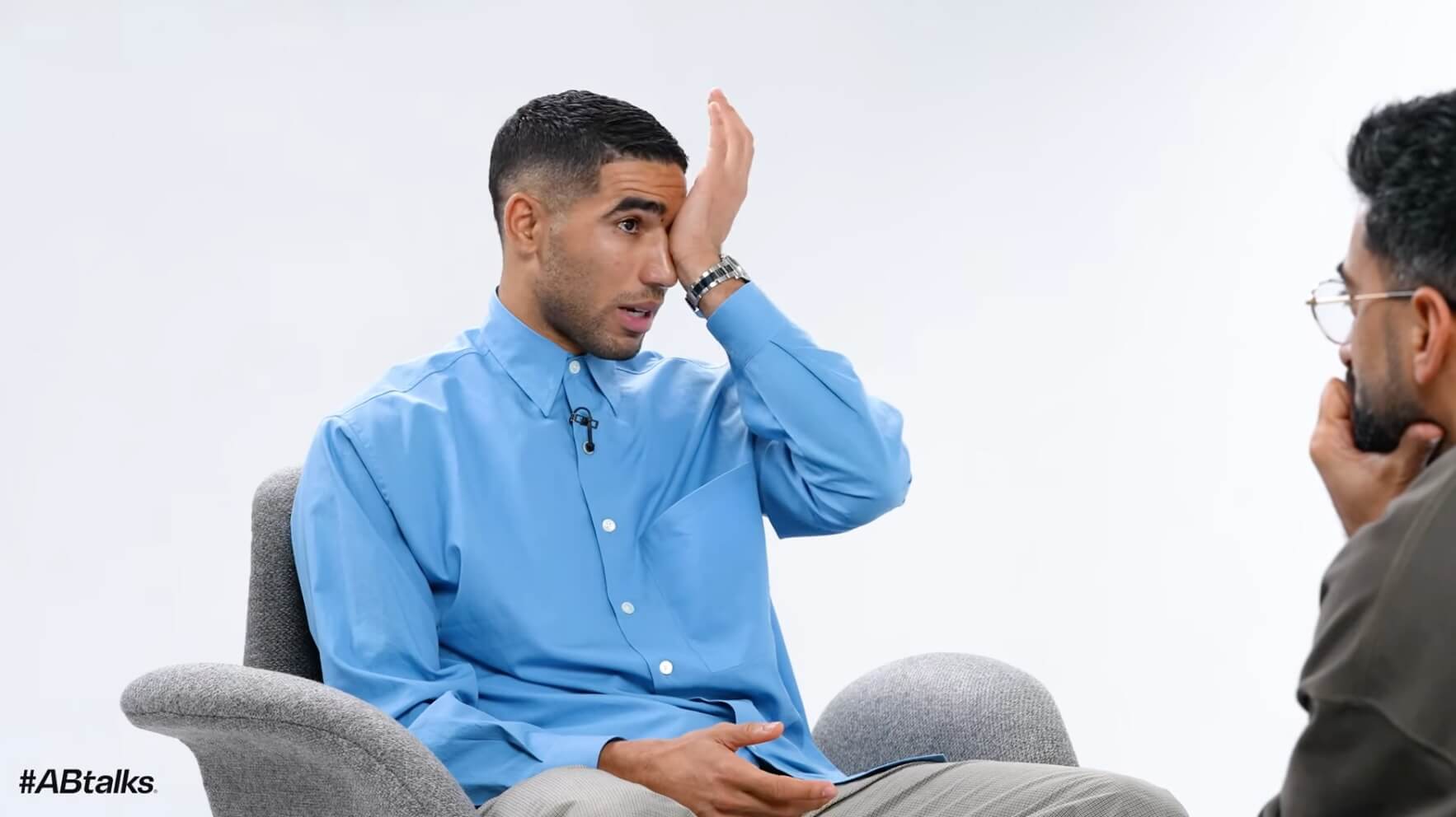 فوضى أسئلة "بودكاست" مع محاور إماراتي تدفع أشرف حكيمي إلى البكاء