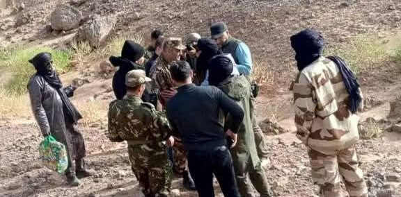  جبهة "تحرير أزواد" تصدر بيانا يُناقض رواية السلطات الجزائرية.. ويُؤكد أن الحركة من حررت الرهينة الإسباني وليس الجيش الجزائري 