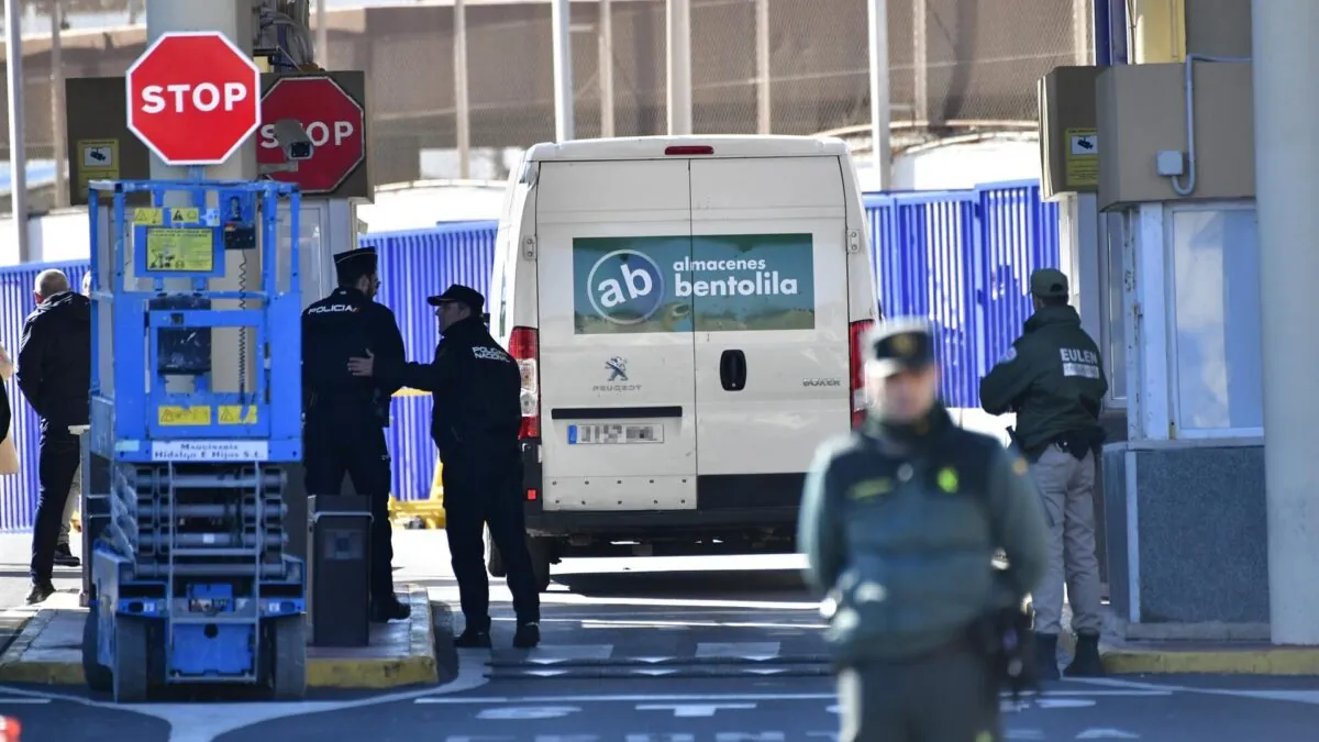  المغرب وإسبانيا يفتحان معبري سبتة ومليلية أمام أولى شاحنات البضائع وسط ترقب للصيغة النهائية لنشاطهما الجمركي 