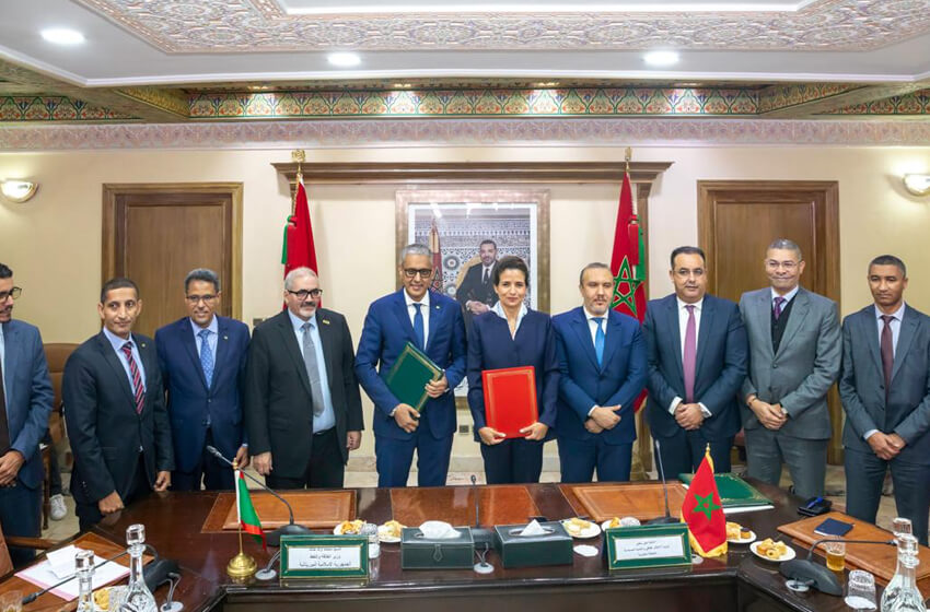 المغرب وموريتانيا يوقعان على مذكرة تفاهم لتطوير الشراكة في قطاعي الكهرباء والطاقات المتجددة