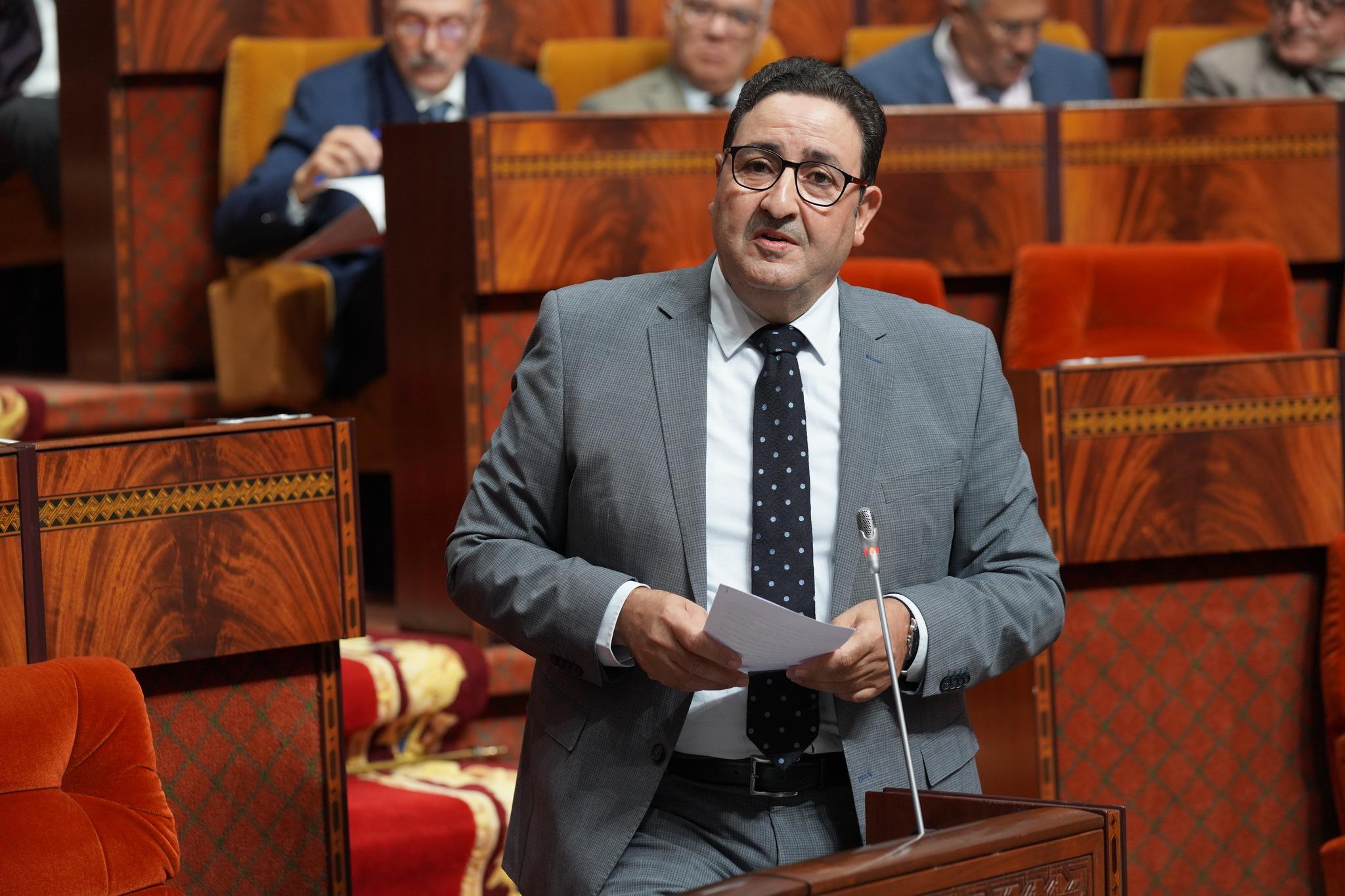  بعد فضيحة رحلة فاس – باريس.. البرلمان يُسائل قيوح بسبب تأخر رحلات "لارام" ومعاملتها السيئة للمسافرين 