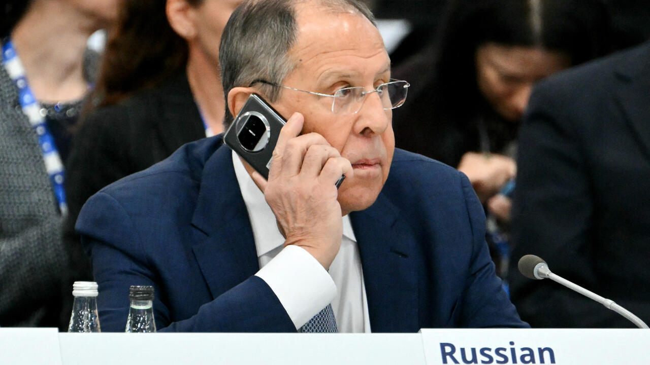 الحرب في أوكرانيا محور محادثة هاتفية بين وزير الخارجية الأمريكي ونظيره الروسي