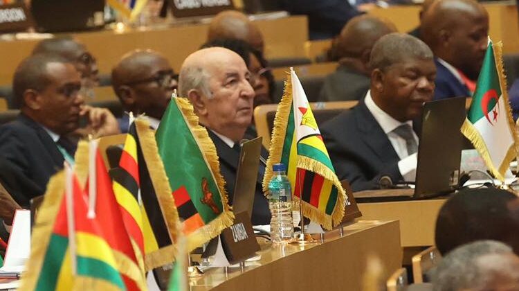  الجزائر تعود لـ"ديبلوماسية الدولار".. وتبون يضع مليون دولار علنا على طاولة الاتحاد الإفريقي قبل ساعات من اختيار نائبة رئيس المفوضية 