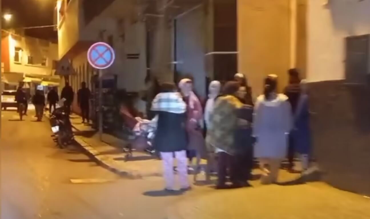  الخوف أكثر من الضرر.. هزة وزان تعيد إلى الأذهان شبح زلزال الحوز و"التواصل الرسمي" يحاصر فوضى الشائعات رغم غياب الحكومة 