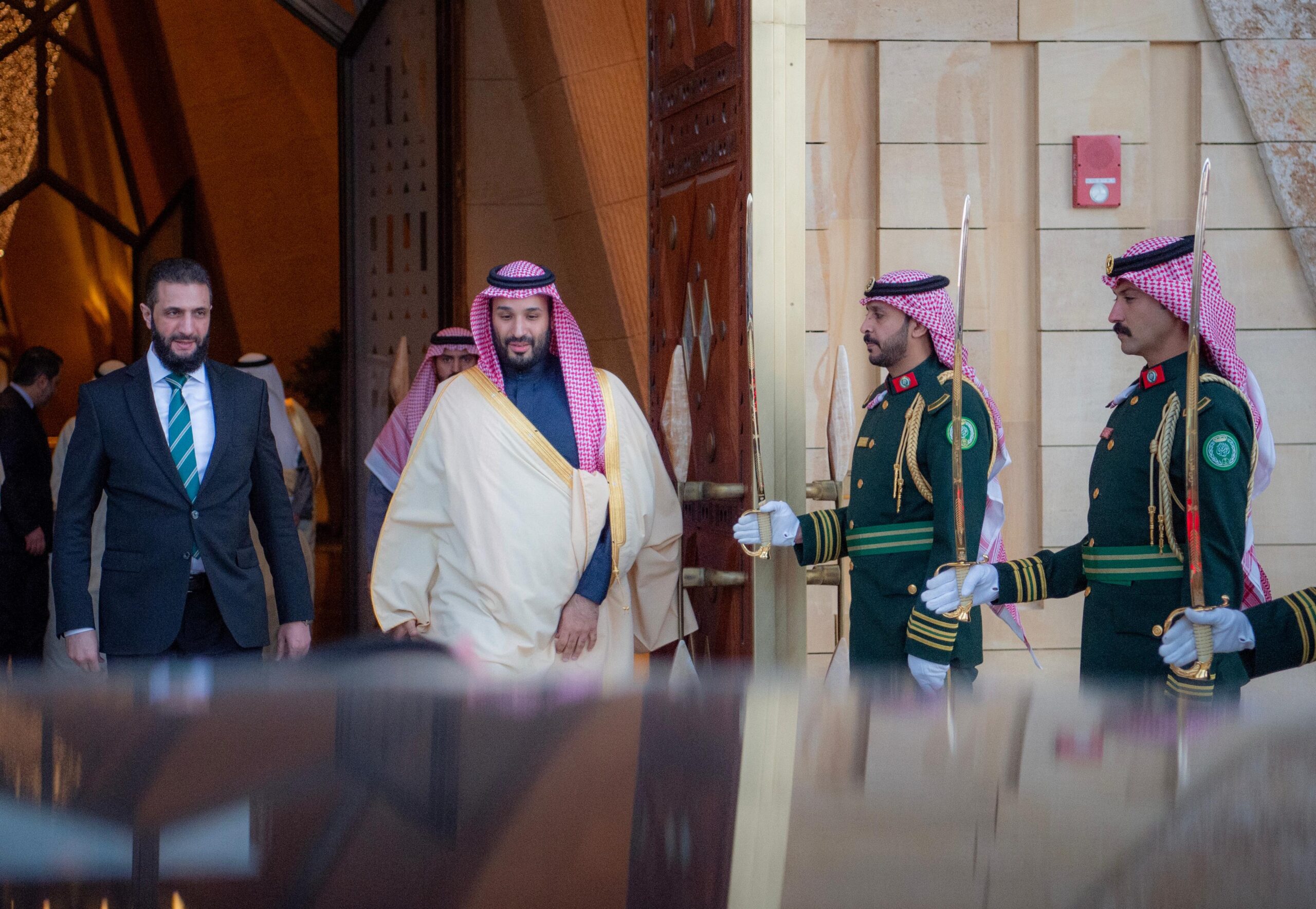 زيارة الشرع إلى السعودية تُعيد ذكرى ولادته وطفولته في الرياض إلى الواجهة