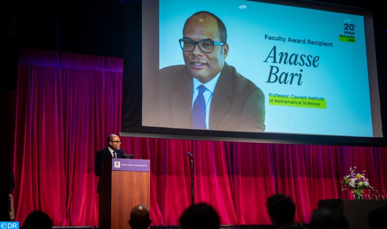 أستاذ مغربي يتوج بجائزة في الذكاء الاصطناعي بجامعة نيويورك