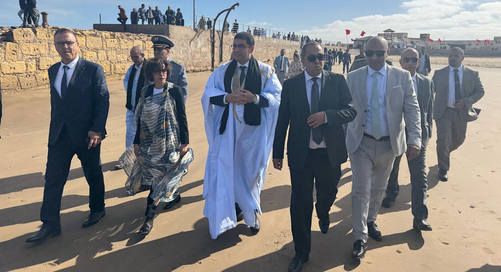 أول زيارة رسمية لمسؤول حكومي منذ زيارة ماكرون للرباط.. وزيرة الثقافة الفرنسية تحل بالعيون تأكيدا للاعتراف الفرنسي بمغربية الصحراء