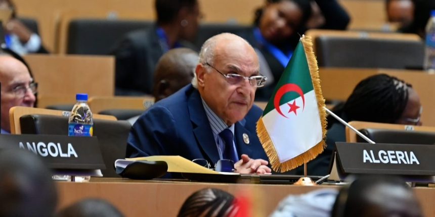 بعد فشلها في نيل مقعد بمجلس السلم والأمن.. الجزائر تعاني من عزلة دبلوماسية متزايدة، وبدأ ينظر إليها كعنصر عدم استقرار في المنطقة