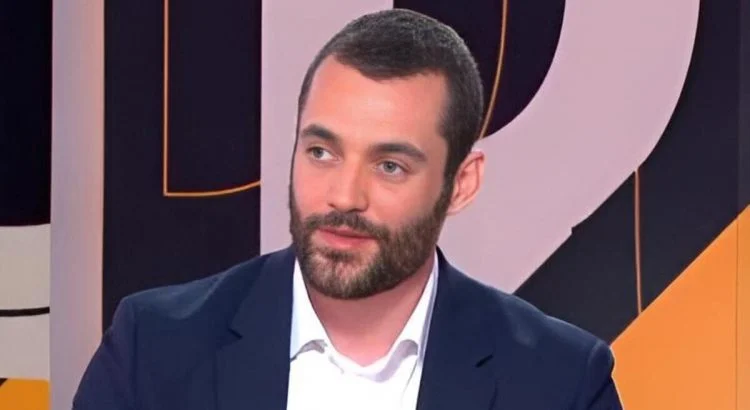 نجل ساركوزي يدعو إلى "حرق" السفارة الجزائرية في باريس ووقف التأشيرات للجزائريين