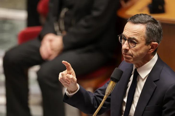  فرنسا تبدأ في تنفيذ إجراءات عقابية "تدريجية" تُجاه الجزائر بمنع دبلوماسيين جزائريين من دخول أراضيها 