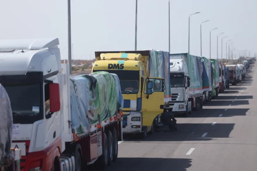 تصعيد جديد.. إسرائيل توقف المساعدات الإنسانية إلى غزة