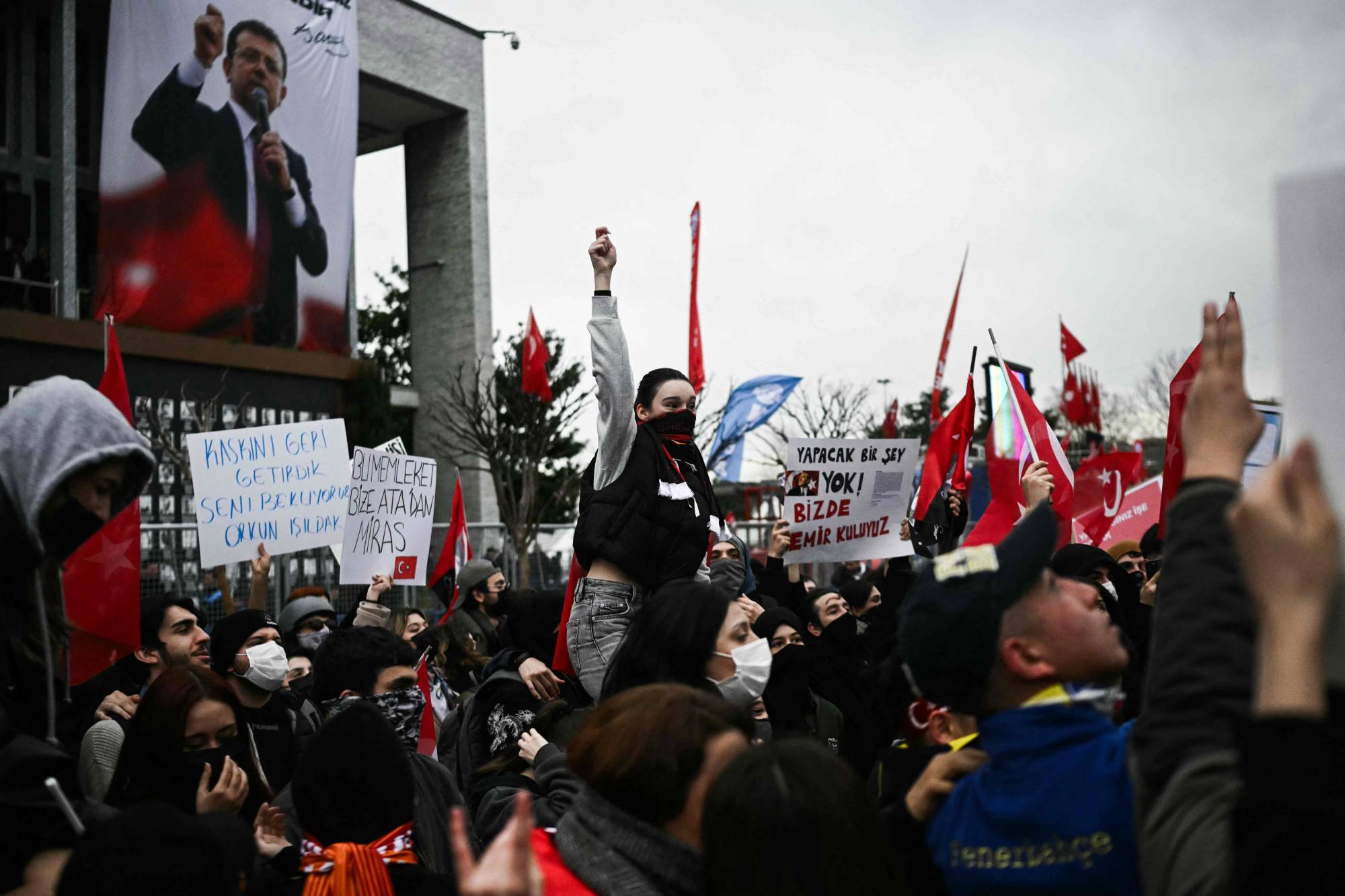  تركيا تعتقل نحو 1900 وترفض انتقادات دولية لحبس رئيس بلدية إسطنبول 