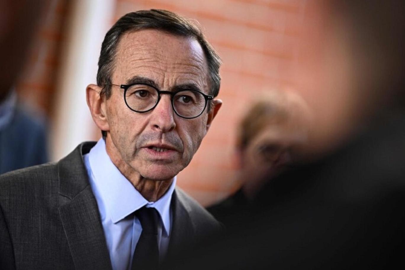  وزير الداخلية الفرنسي يهدد بالاستقالة إذا تراجعت باريس عن الضغط لقبول الجزائر مواطنيها من المهاجرين "غير الشرعيين" 