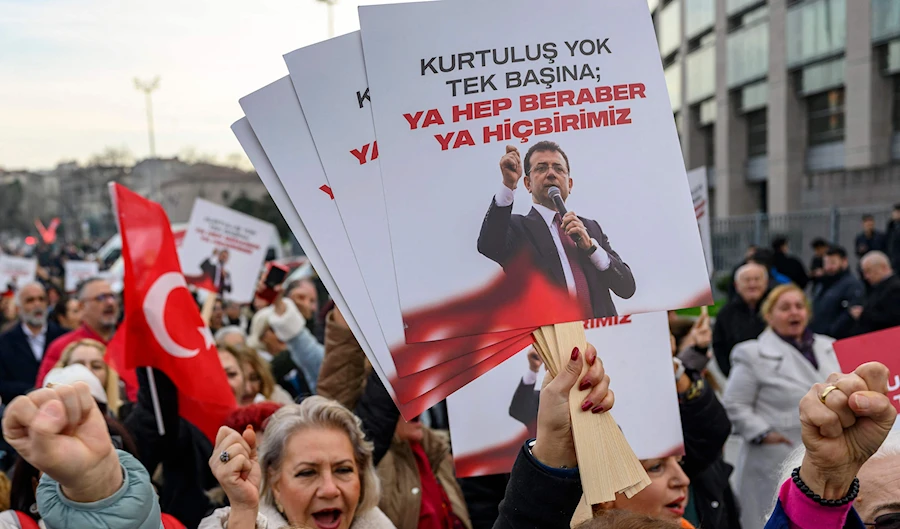 وزارة الداخلية التركية تعلق مهام رئيس بلدية إسطنبول عقب إيداعه السجن