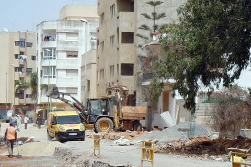 حي المحيط بالرباط.. جرافاتٌ تعصف بتاريخ أحياء عريقة وذاكرة جماعية تحت الأنقاض، والعمدة تعتبر ما يروج عن تشريد الساكنة بـ "التضليل الإعلامي"