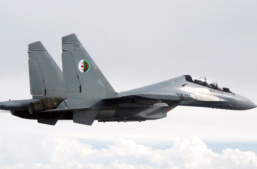 الجزائر تفتح تحقيقا في سقوط طائرة "سوخوي" ومصرع قائدها خلال مهمة تدريبية بعد شهر من إعلانها شراء سرب جديد من روسيا