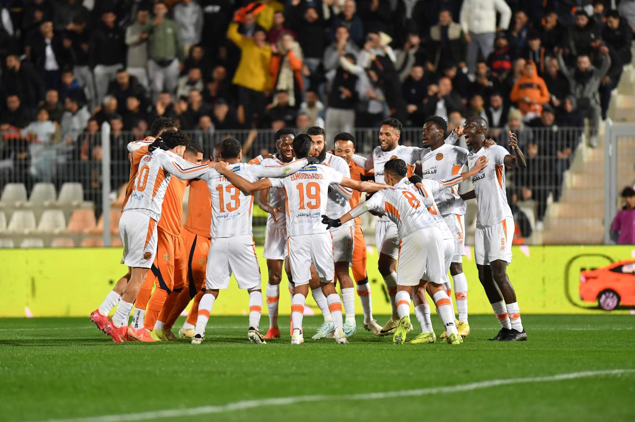 فريق نهضة بركان يتوج بالبطولة "الاحترافية" لكرة القدم