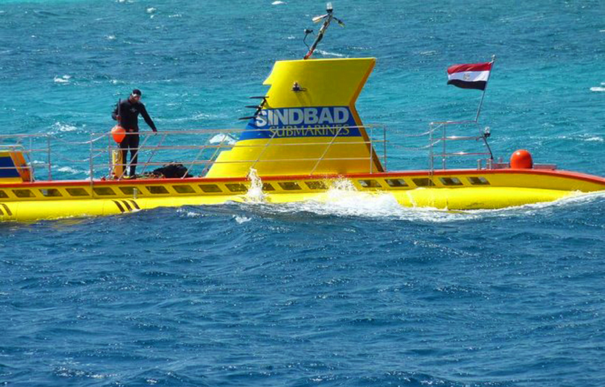 وفاة 6 روس وإنقاذ 39 سائحا بعد غرق غواصة قبالة الغردقة المصرية