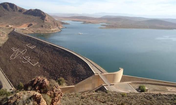  هطول الأمطار ينعش آمال الفلاحين ويُعزز المخزون المائي.. لكن تفاوت ملء السدود يدفع الخبراء للمطالبة بحلول استراتيجية في مقدمتها تطوير مشاريع الربط المائي بين الأحواض 