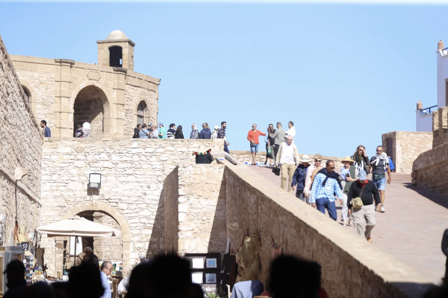  قناة فرنسية تُسلّط الضوء على الصويرة: الوجهة المفضلة للفرنسيين الباحثين عن "حياة جديدة" 