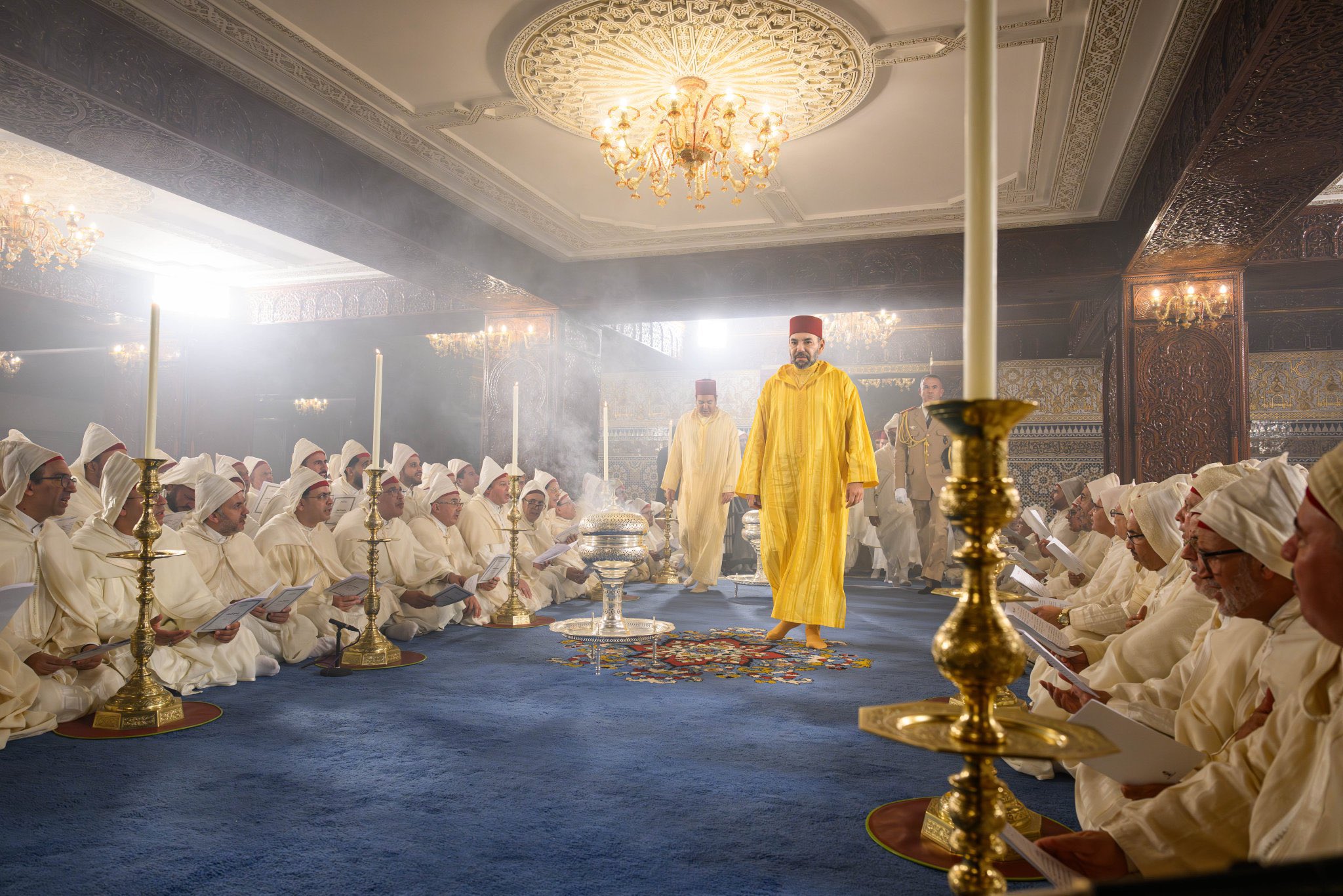 نظراً لبعض الإكراهات الصحية.. الملك محمد السادس يؤدي صلاتي العشاء والتراويح جلوساً