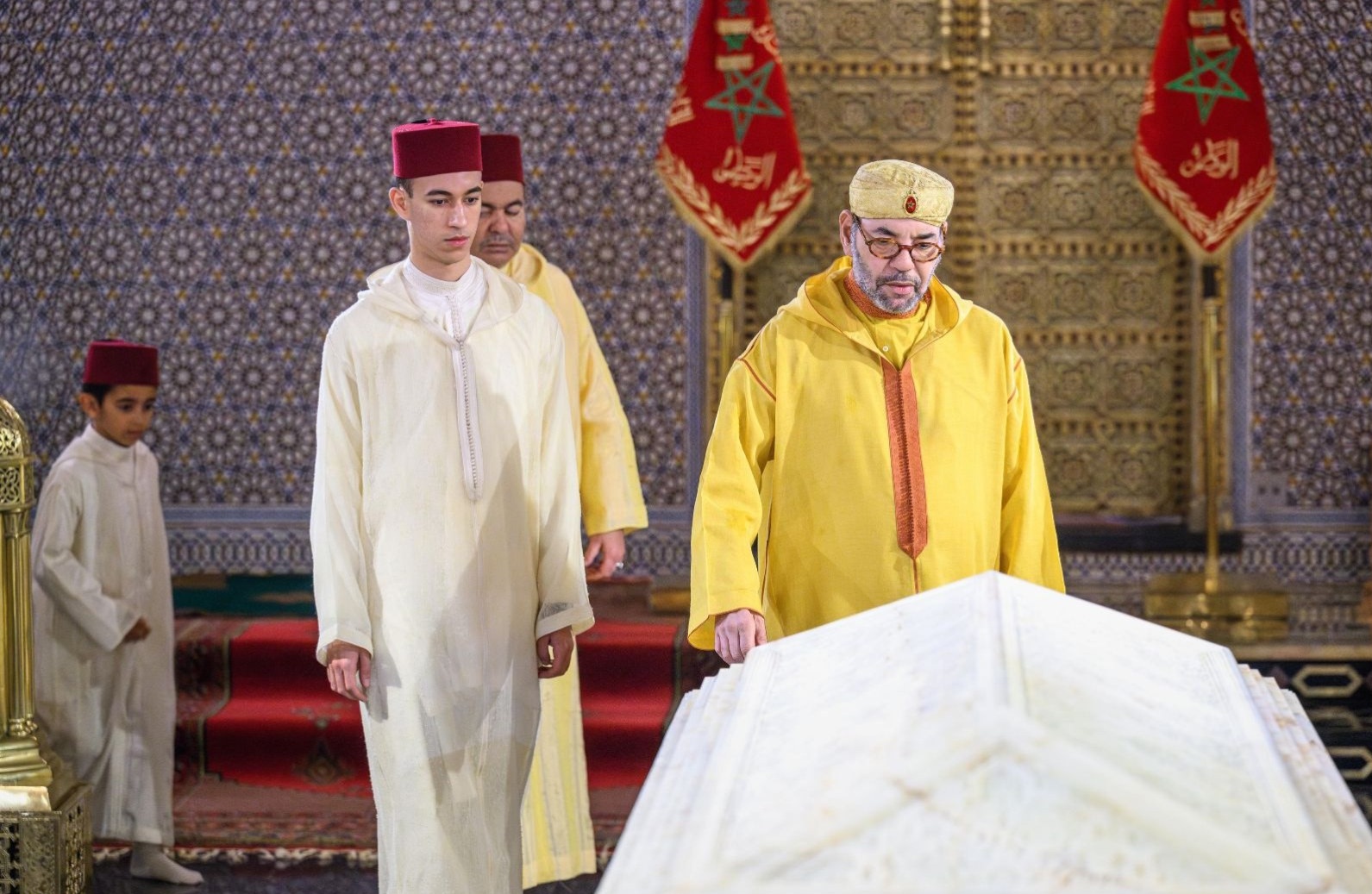 الملك محمد السادس يترحم على جده الملك الراحل محمد الخامس في العاشر من رمضان