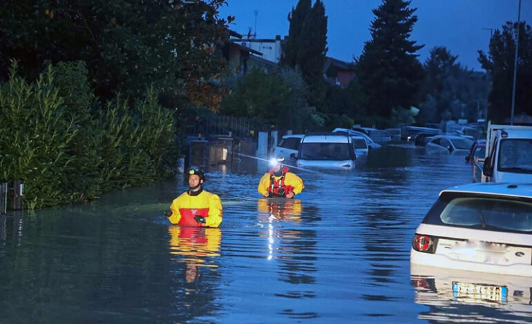 بسبب الأمطار الغزيرة.. فيضانات وانهيارات أرضية تجتاح شمال إيطاليا، والسلطات تصدر تنبيهات حمراء