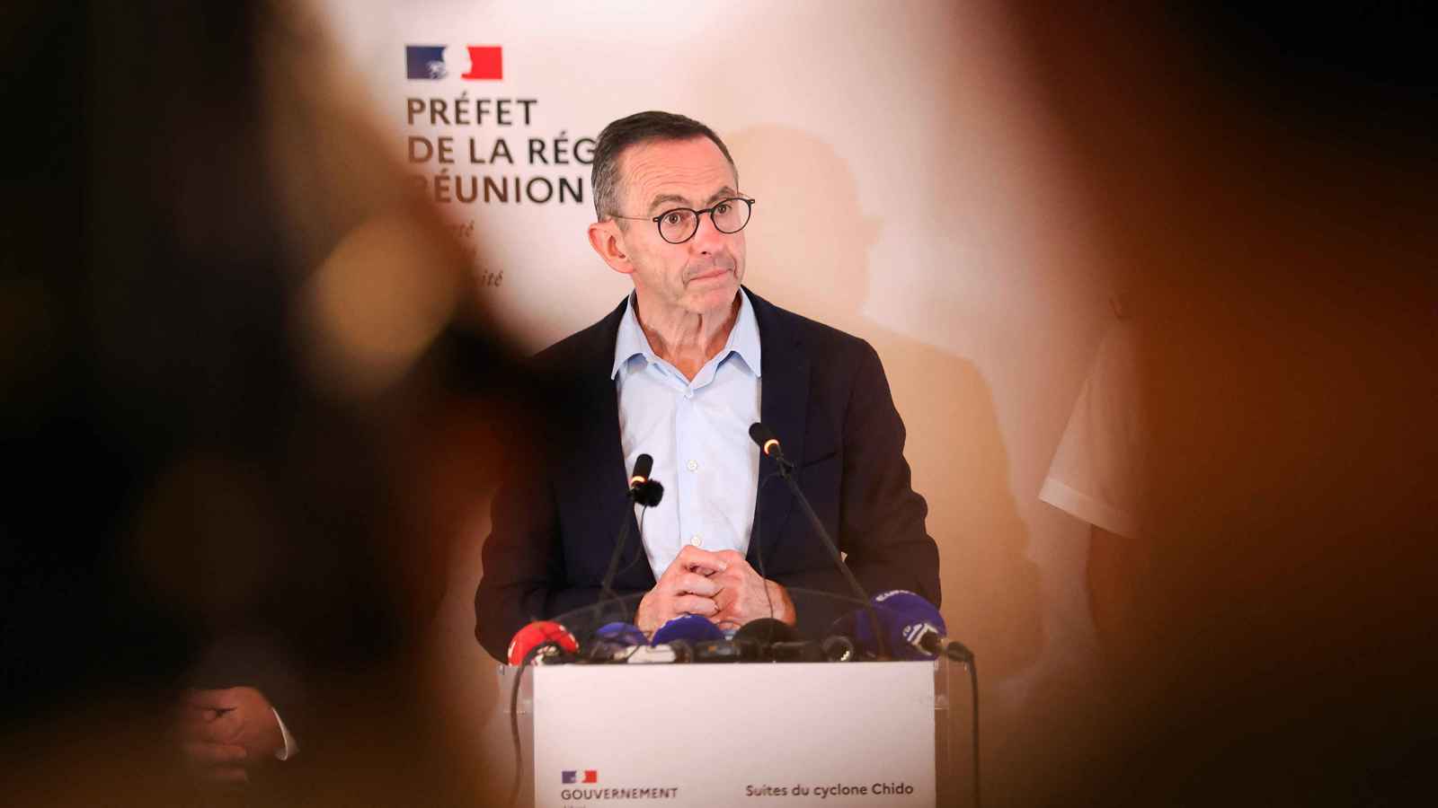 وزير الداخلية الفرنسي يُعلن عن قائمة تضم 800 شخص من النخبة الجزائرية ستطبق عليهم إجراءات صارمة لدخول فرنسا