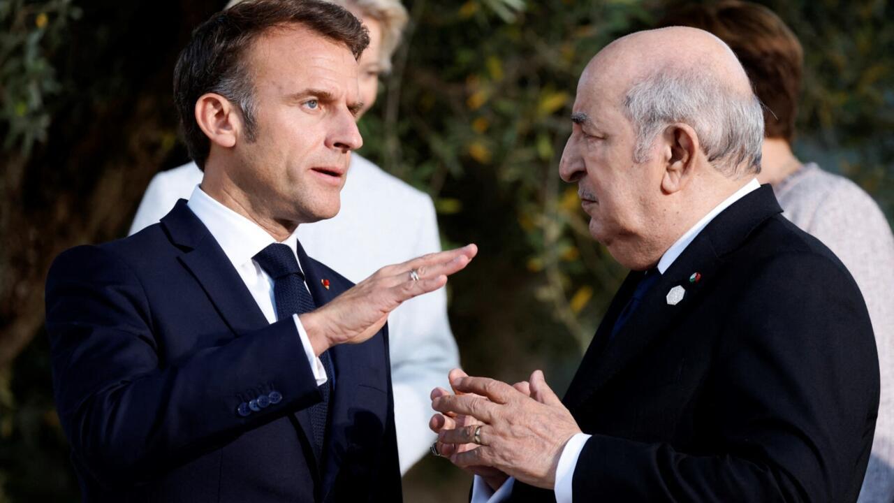  خسرت "حربها" ضد فرنسا كما سبق أن خسرتها ضد إسبانيا بسبب الصحراء.. تبون وماكرون يتفقان في مكالمة هاتفية على عودة "الدفء" لعلاقتهما 