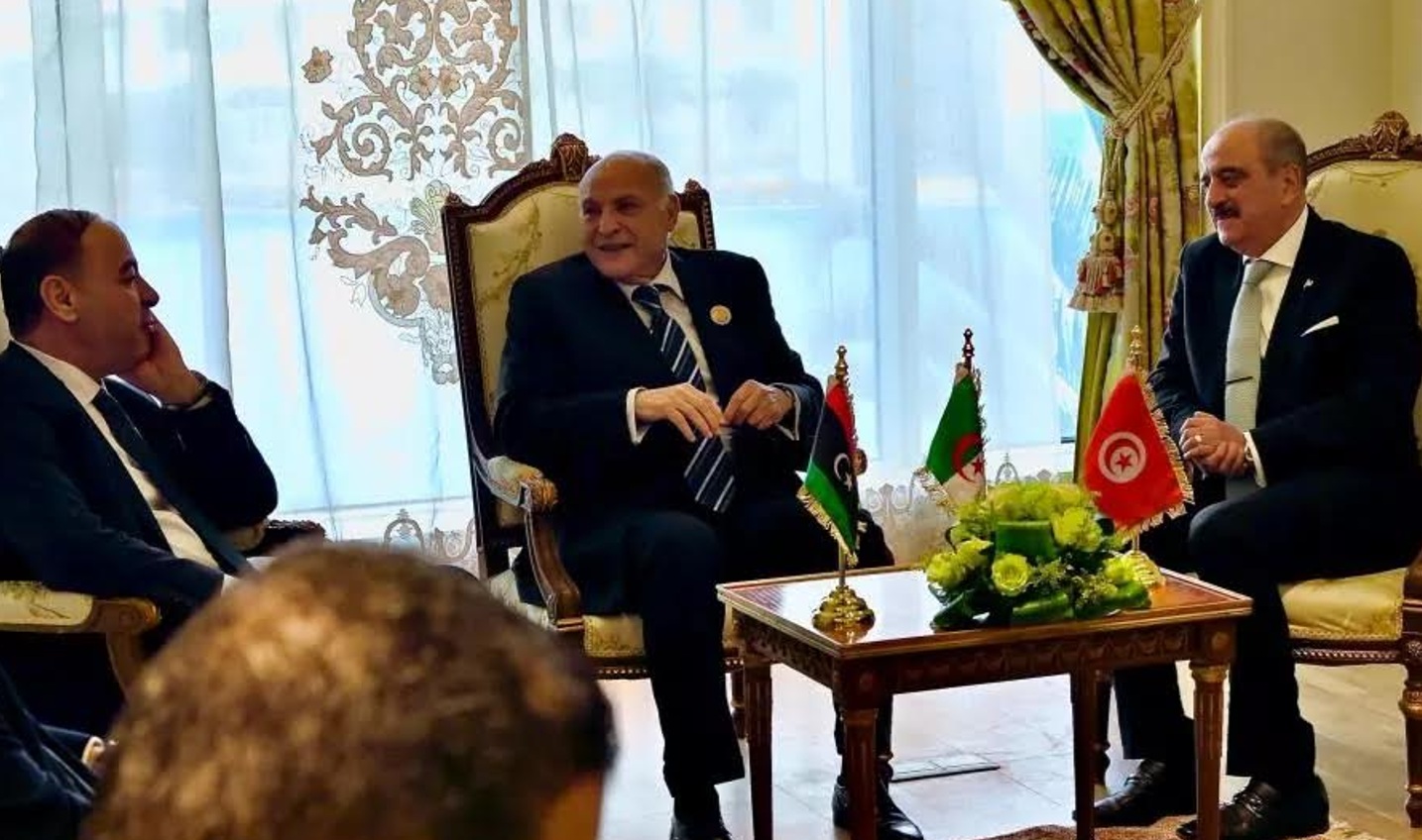  بعد إعلان تبون مقاطعة القمة العربية الاستثنائية.. الجزائر تحاول استقطاب تونس وليبيا إلى صفها خلال اجتماع ثلاثي لوزراء الخارجية 