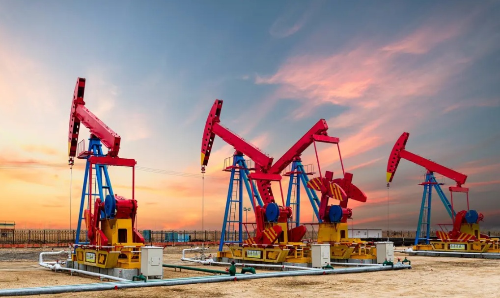  تراجع أسعار النفط وسط استمرار القلق من تأثير الرسوم الجمركية الأمريكية 