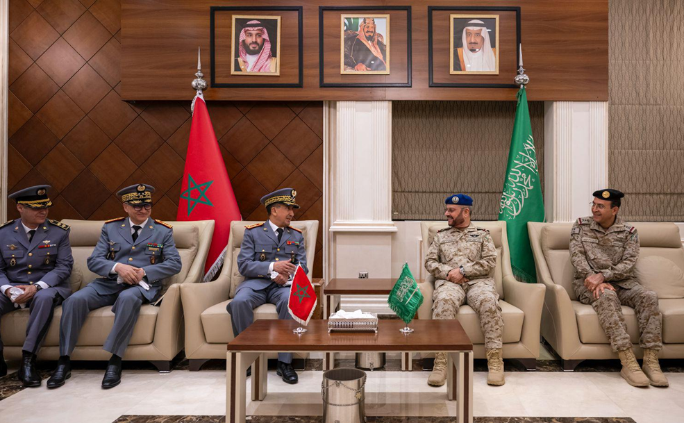  بريظ يناقش مع نظيره السعودي أوجه التعاون العسكري بين البلدين 