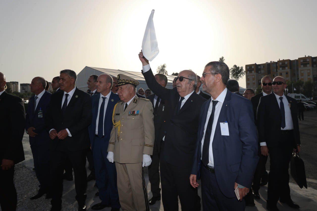  الجزائر في صراع مع نصف الدول المحيطة بحدودها البرية.. وترفع الراية البيضاء أمام إسبانيا وفرنسا 