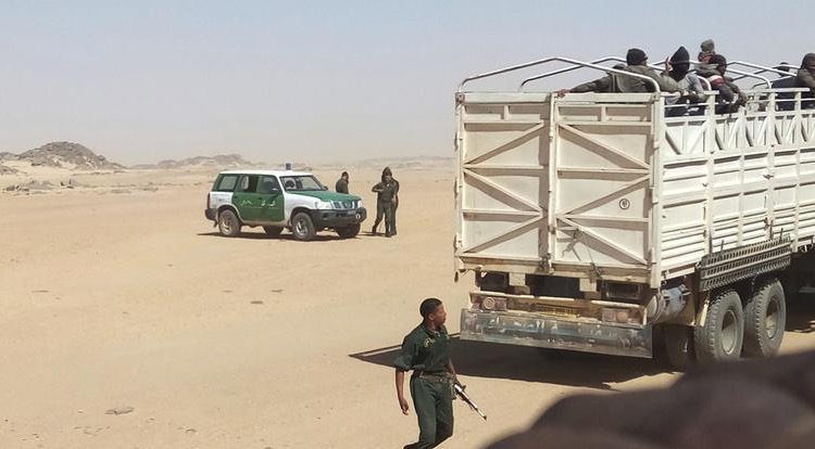  بينهم أطفال ونساء وتُركوا في الصحراء.. الجزائر تطرد المئات من المهاجرين إلى النيجر وتفاقم أزمتها مع دول الساحل 