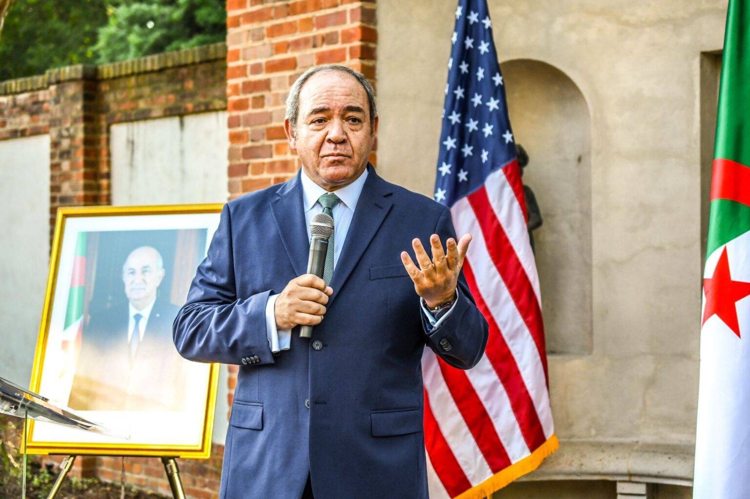  الرسوم الجمركية الأمريكية الجديدة تصدم الجزائر وتحبط عروض التقارب التجاري التي قدمها سفيرها في واشنطن لإدارة ترامب 