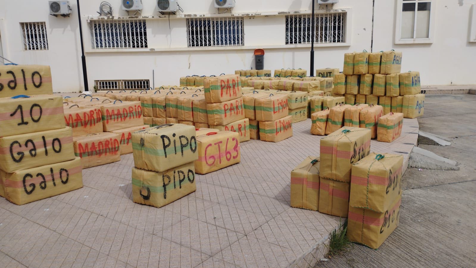  إحباط تهريب 25 طناً من الشيرا بسيدي قاسم 