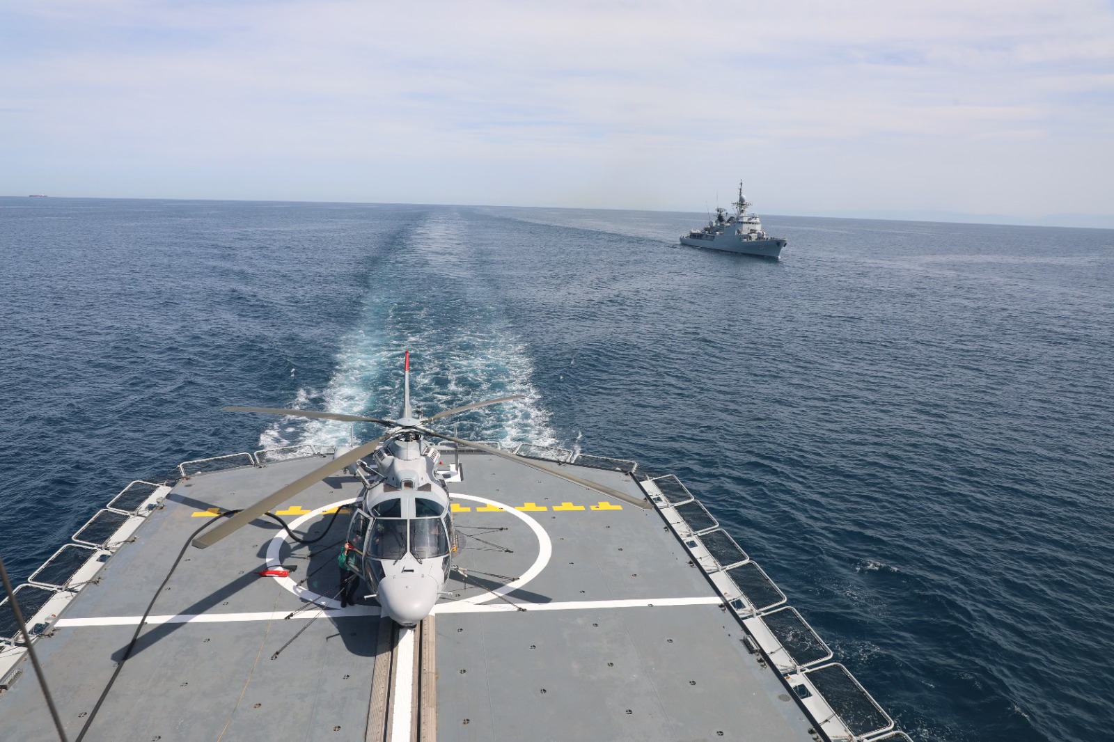  إطلاق صواريخ سطح-جو والحرب الإلكترونية.. البحرية الملكية تُجري الدورة الأولى من التمرين البحري "فلوطيكس 2025" 