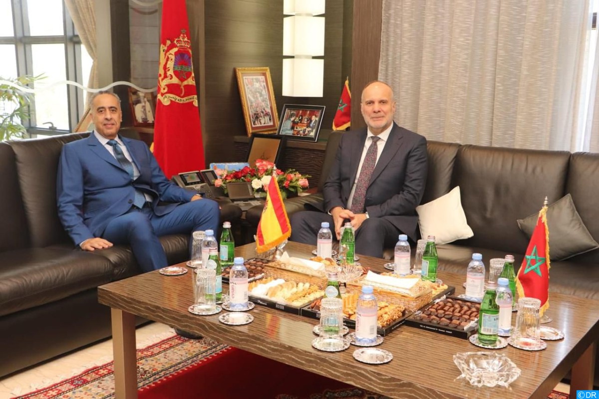  لمواجهة التهديدات في الساحل والصحراء.. مباحثات تجمع حموشي بمسؤول استعلامات الحرس المدني الإسباني بالرباط 