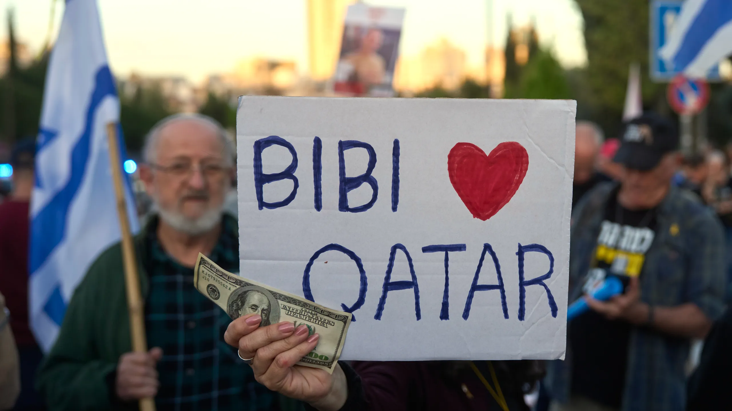 وزير الدفاع الإسرائيلي الأسبق: قطر دفعت ملايين الدولارات لنتنياهو بين 2012 و2018.. وهناك مستندات تثبت ذلك