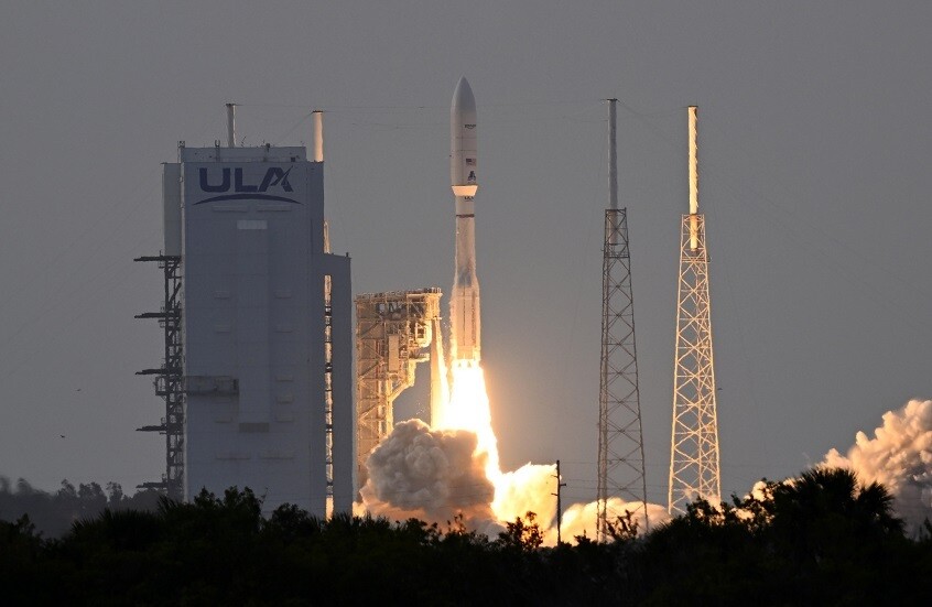 "أمازون" تطلق 27 قمرا صناعيا لتوسيع نطاق وصول الإنترنت إلى العالم