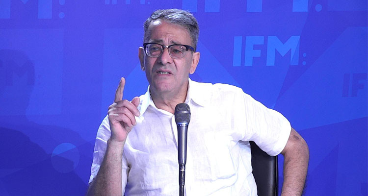  السلطات التونسية تعتقل المحامي والقاضي السابق أحمد صواب بعد انتقاده محاكمة قادة المعارضة بتهم "التآمر على الدولة" 