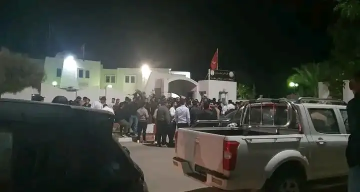  كبير الأحبار اليهود بتونس يقدم اعتذاره للسلطات بعد "عصيان جربة" ورفض تقديم أحد اليهود للأمن 