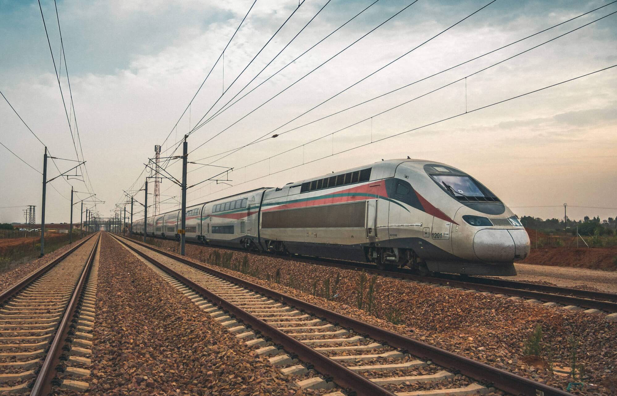  بيزنيس إنسايدر تُبرز مُكتسبات المغرب من مشاريع خطوط السكك الفائقة السرعة وكيف أصبح "نموذجا" تتطلع إليه بلدان إفريقيا 