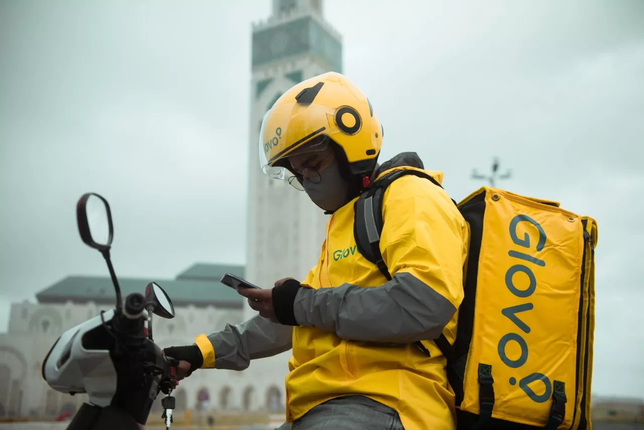  شركة Glovo الإسبانية تفصل الصحراء عن المغرب بعد اتفاقيةٍ مع وزارة الانتقال الرقمي.. خطأ تقني أم "لعبٌ بالنار" في معركتها مع مجلس المنافسة؟ 