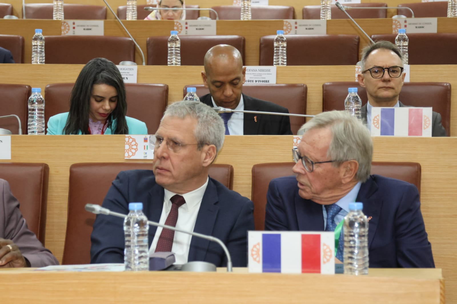 العيون تستقبل وفد الجمعية الدولية للمناطق الفرنكوفونية في اجتماع لتعزيز التعاون والتنمية