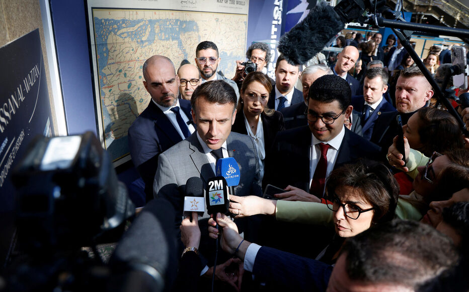 ماكرون من الجناح المغربي لمعرض الكتاب في باريس: واثق من أن الجزائر ستطلق سراح الكاتب بوعلام صنصال